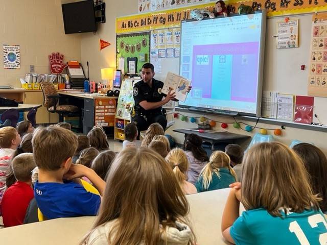 Officer Whiteside reads Gloria and Officer Buckle to a 1st grade class