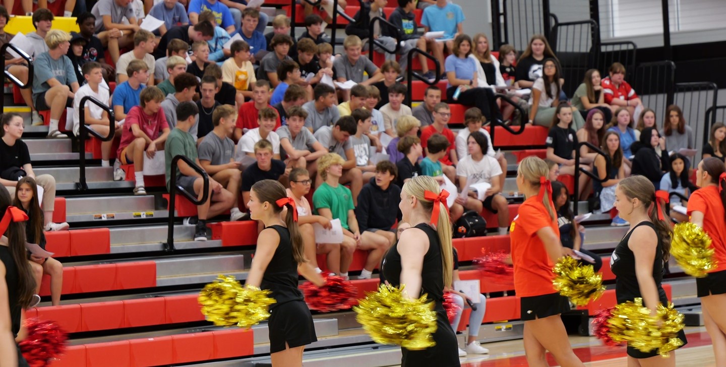 Freshmen students in the gym at Eagles&#39; First Flight with cheerleaders