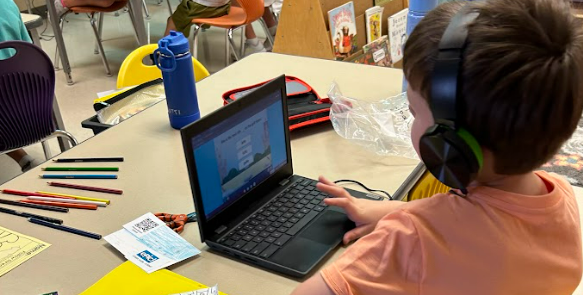 A student using his Chromebook in a General Rosecrans Elementary classroom