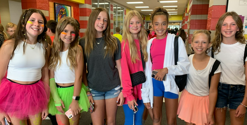 Students&#39; Night Out at Big Walnut Intermediate School - students pose for a picture in the hallway
