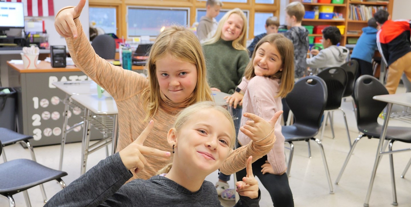 Students pose for a picture in a Big Walnut Intermediate class