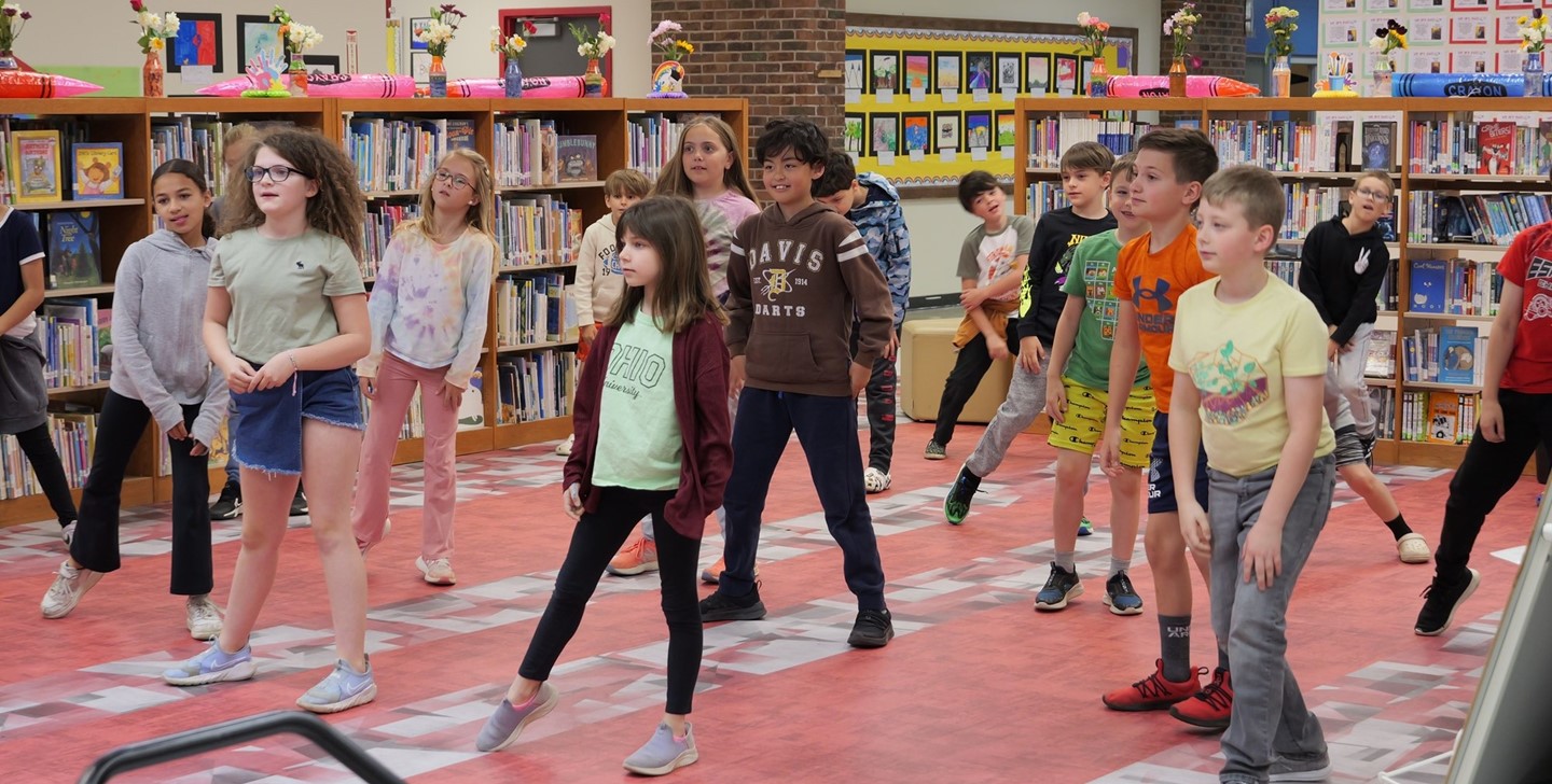 Big Walnut Elementary students learn a dance