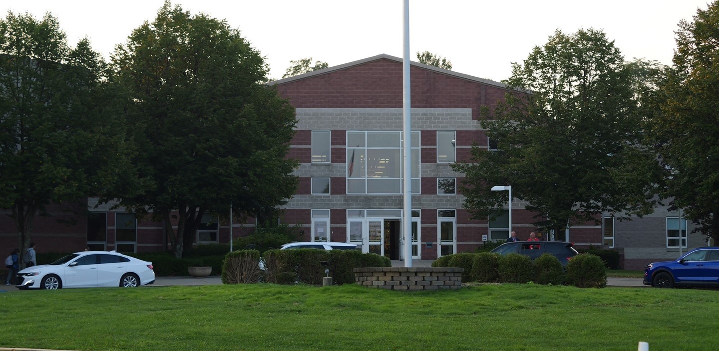 An exterior of Big Walnut Middle School