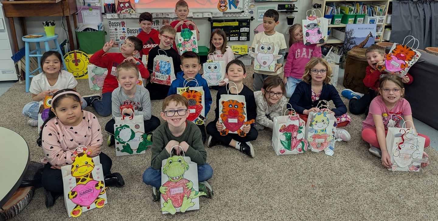 Hylen Souders Students with their Valentines&#39; Day bags